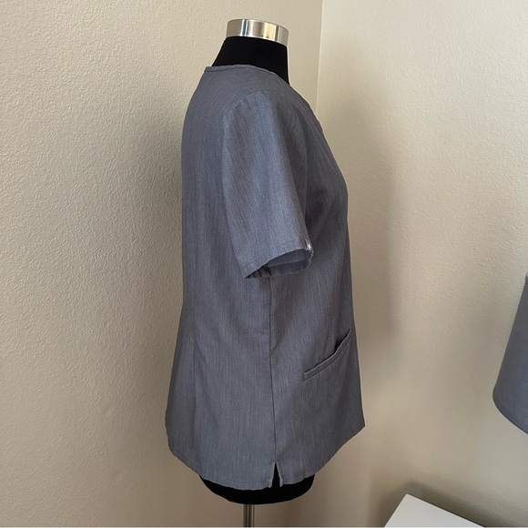 FIGS Women's Casma Three-Pocket Grey Scrub Top PO1557 - Picture 5 of 12